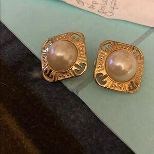 Vintage Gold Tone Clip-On Earrings with Pearl